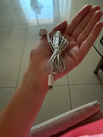 Apple EarPods with Lightning Connector - Good Condition