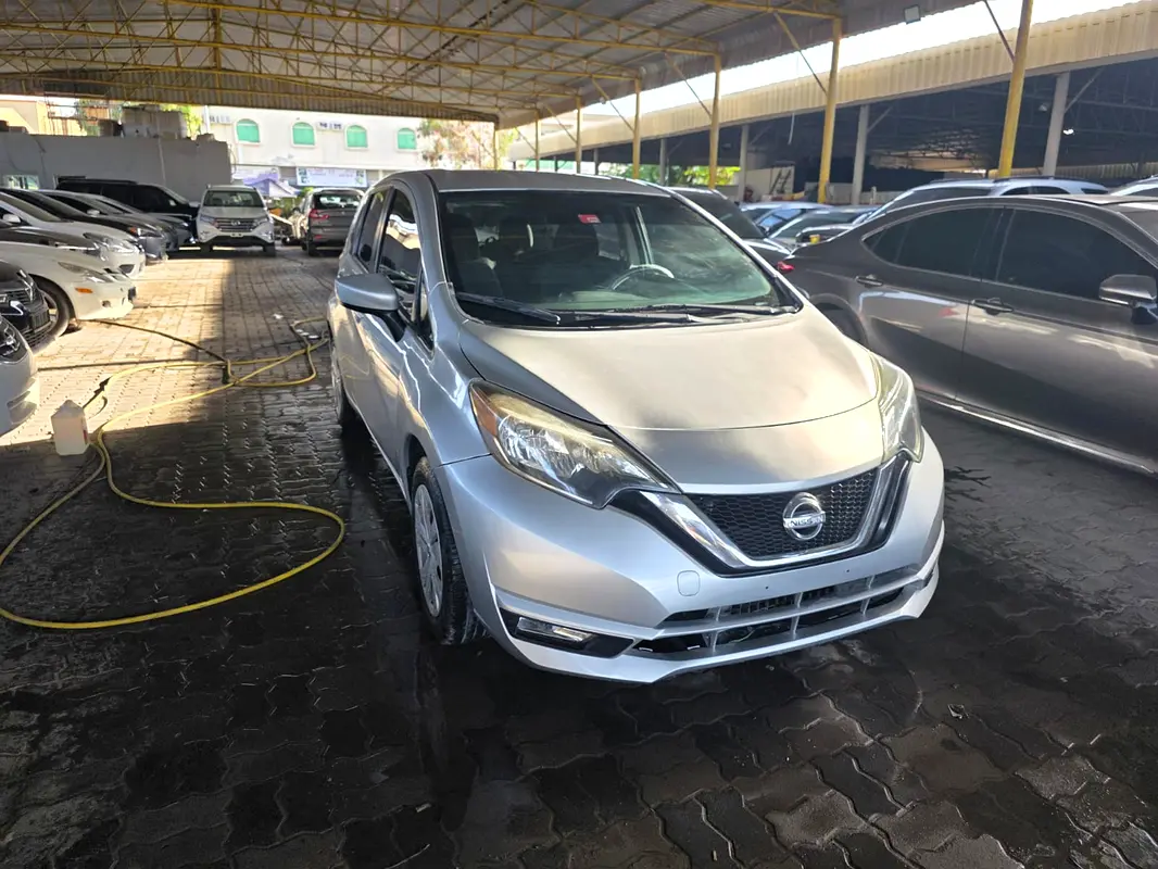 Nissan Versa 2018 — photo 1 of 19
