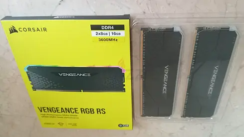 16 GB (2x8 GB) 3600 MHz DDR4 RAM Corsair Vengeance RGB RS Memory for Desktop Gaming PC 16GB