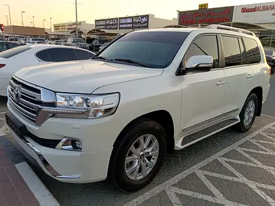 Toyota Land Cruiser VXR  5.7L 2017 GCC Specs