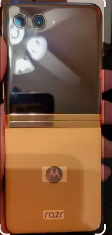 Motorola Razr 40 Ultra 256GB Peach Fuzz 5G Smartphone. Uae version