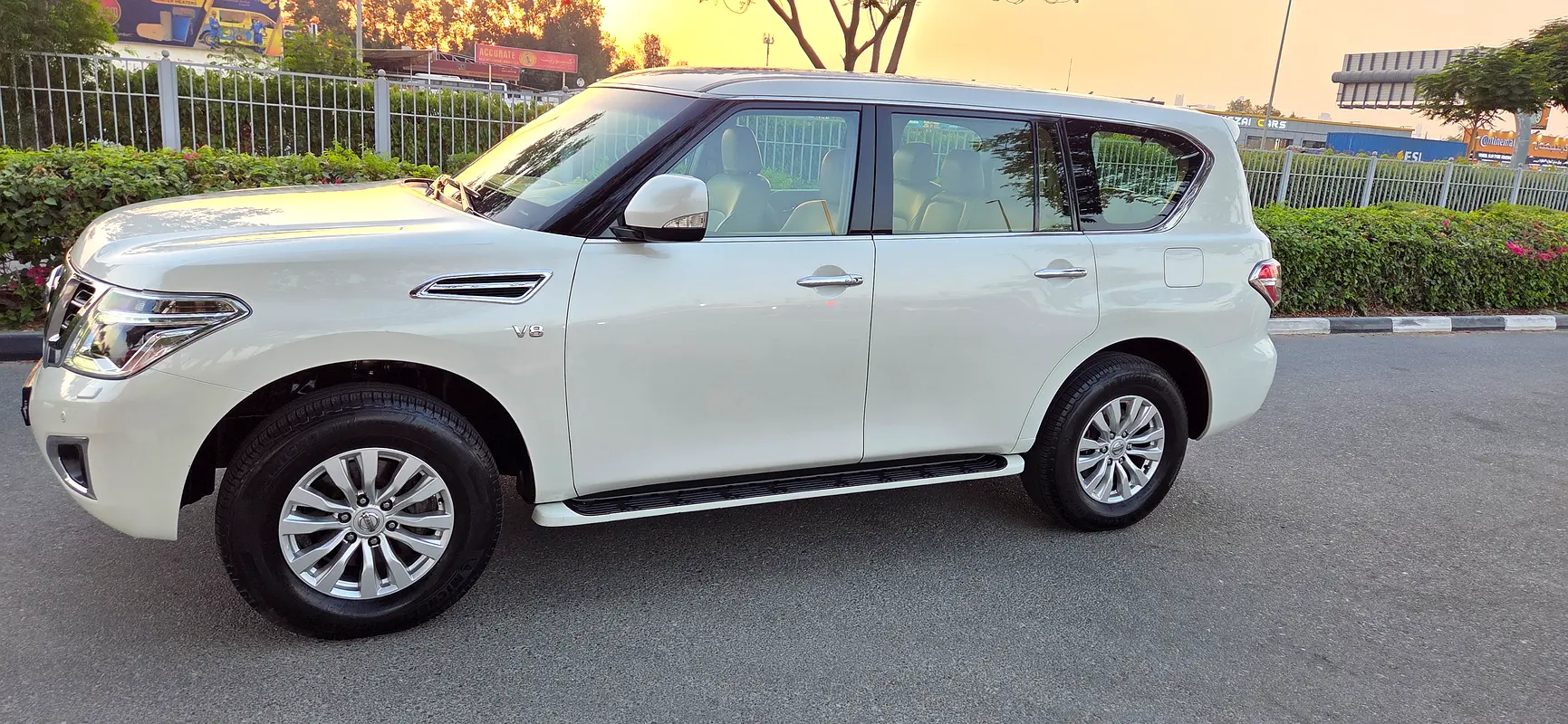 Nissan Patrol 2014 — photo 1 of 20