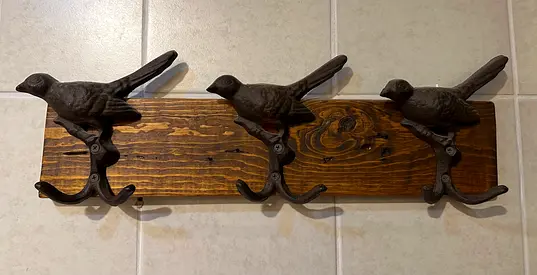 Bird style hook rack