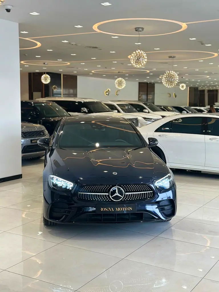 Mercedes-Benz E-Class 2023 — photo 1 of 17