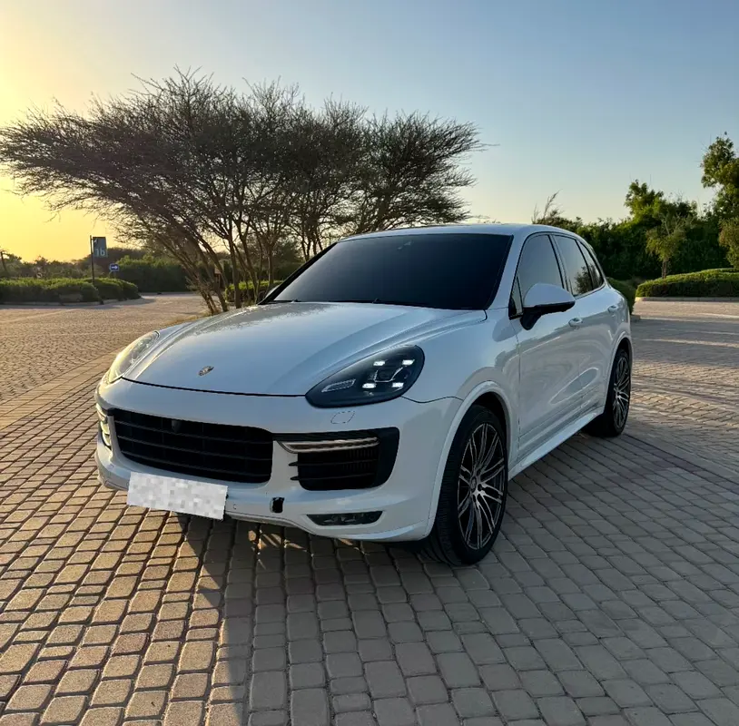 Porsche Cayenne 2016 — photo 1 of 7