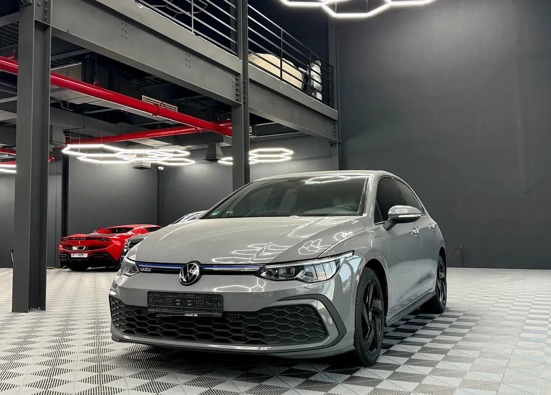 Volkswagen Golf 2021 — photo 1 of 19