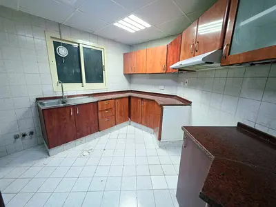 6 CHEQUES. FRONT OF METRO. 1BHK ONLY FOR FAMILY