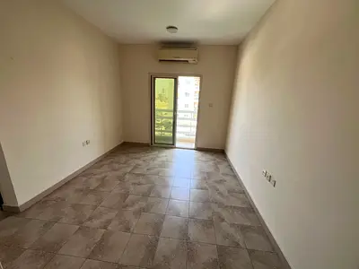 بلكونة _ تكييف سبليت _ تقسيمات ممتازة _ صيانه فري  سهل مخرج محمد بن زايد