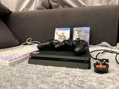 PS4 slim