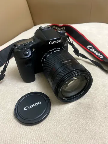 Canon EOS 70D DSLR with Canon EF-S 18-135mm + 70-300mm Lens