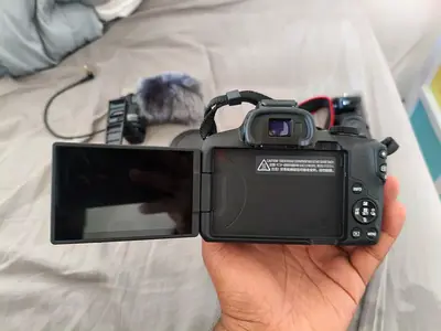 CANON R 50 WITHOUT SD CARD AND BAG