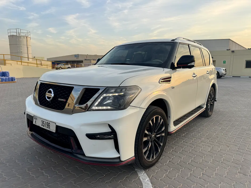 Nissan Patrol 2015 — photo 1 of 9