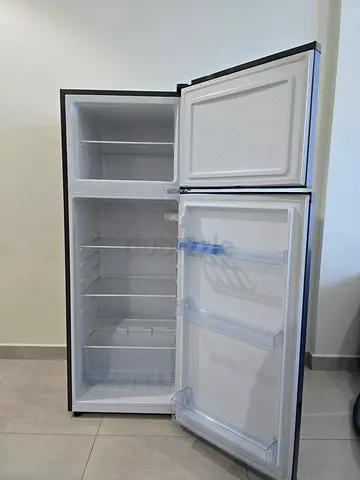 EGNRL 275L Gross Refrigerator in excellent condition