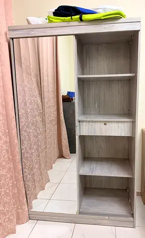 Single wardrobe