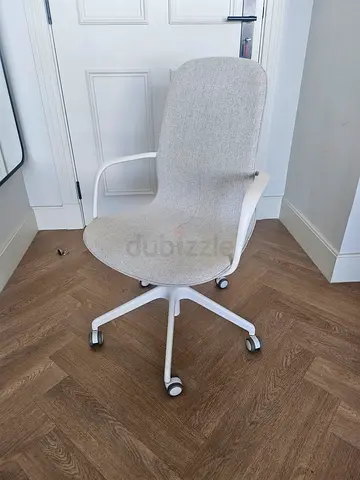IKEA Office Chair with Armrests – Excellent Condition