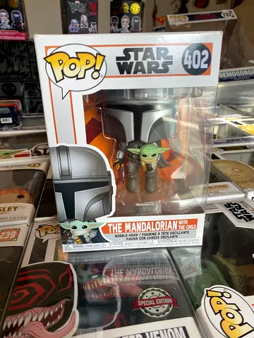 Funko Pop! Star Wars #402 The Mandalorian with The Child (Grogu) - Mint in Box