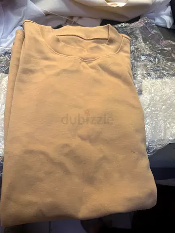 Beige Crewneck t shirt - size xxl + 1 more t shirt