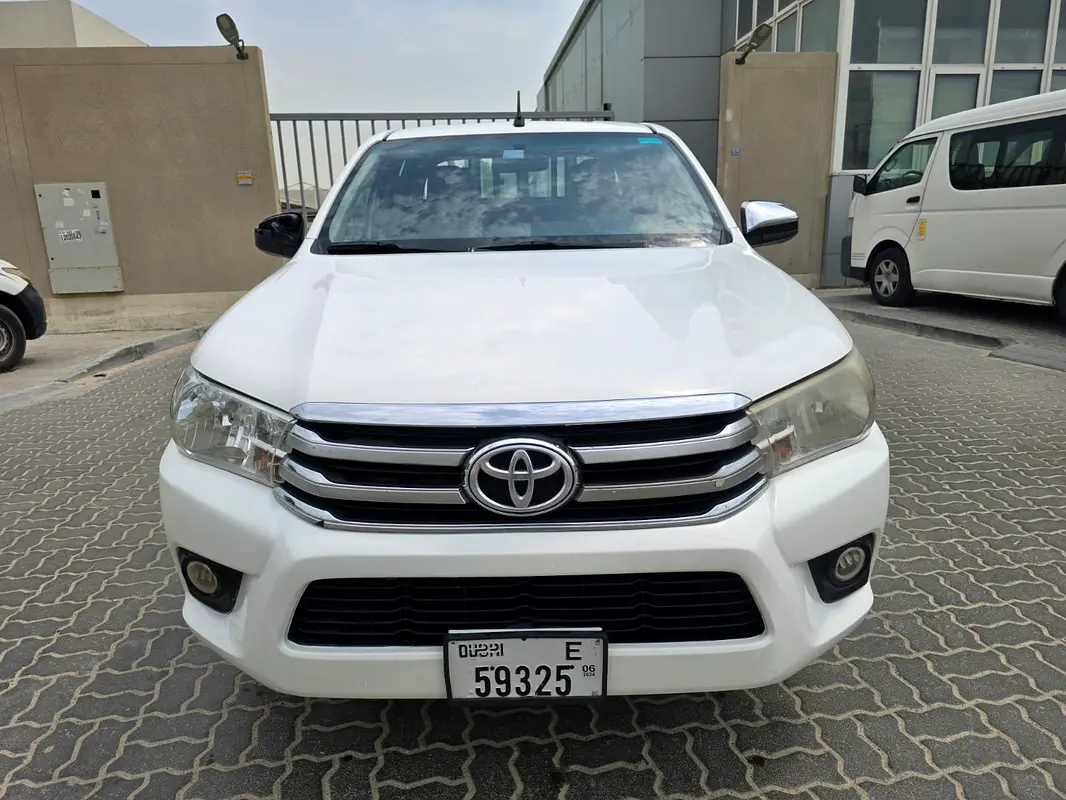 Toyota Hilux 2019 — photo 1 of 7