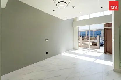 Unfurnished | Bright Unit | Loft Type