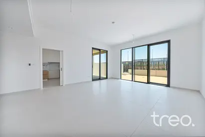 Near pool / Internal road / Single row