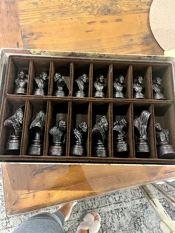 Lord of The Rings Vintage Chess Set with Detailed Figurine Pieces - Complete