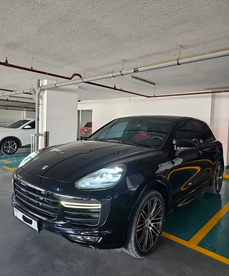 Porsche Cayenne 2016 — photo 1 of 12