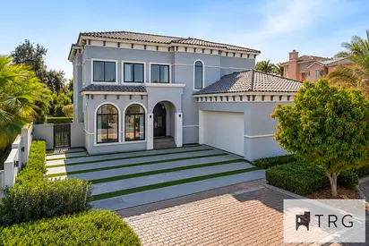 Upgraded & Remodelled | Large Plot | Lift | Private Pool