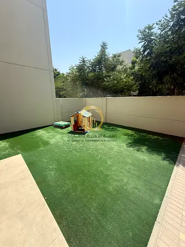 For sale: a villa in Al-Mustaqbal, Al-Rahmaniyah District Area of 3,500 square feet Consists of: 4 master bedrooms 3 kitchens Majlis (sitting room) M
