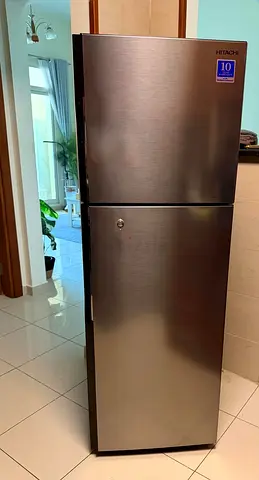 Hitachi 330L Top Mount Refrigerator - Silver, very good Condition. 2 years old.