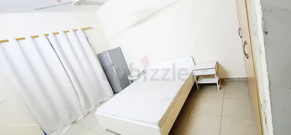 Furnished room for couple in Family Apartment