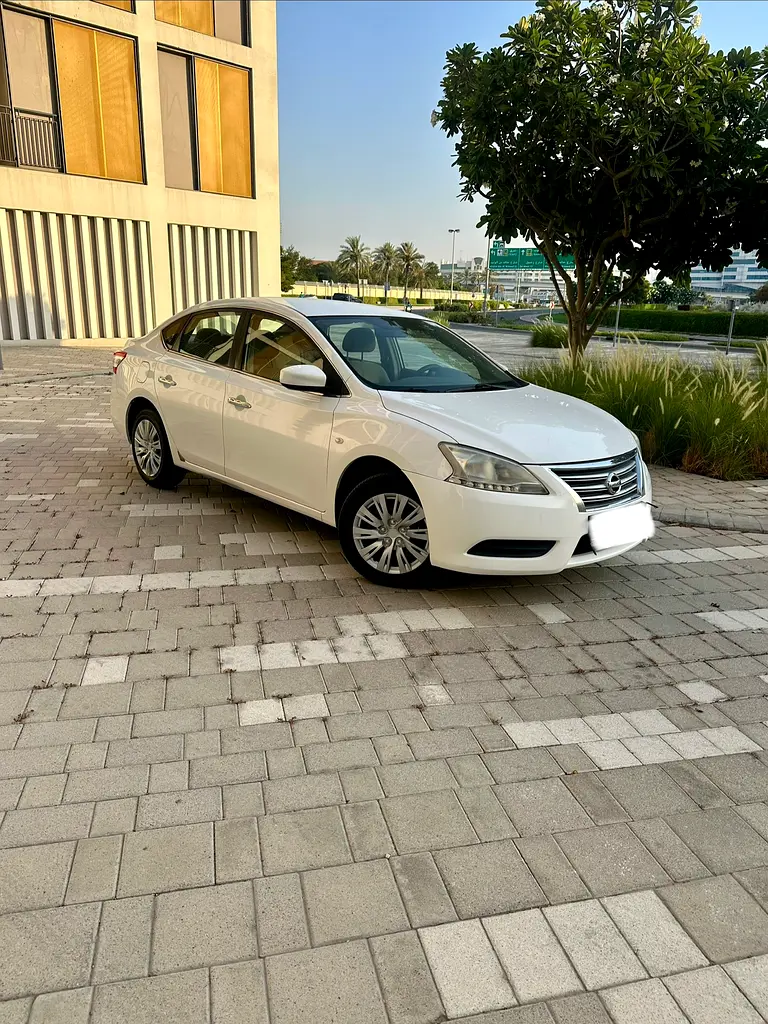 Nissan Sentra 2020 — photo 1 of 9