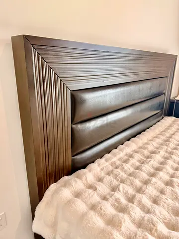 Bedroom Set - King Bed (180×200), Mattress, 2 x Side Tables, Mirror - Solid Dark Wood