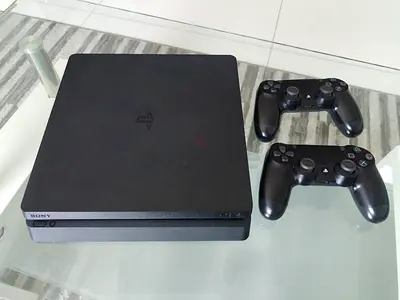Playstation 4 slim with disk