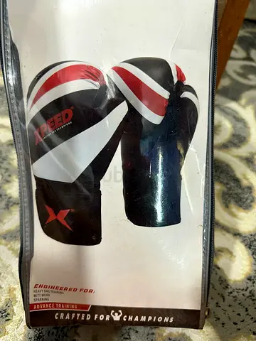 Un-used boxing gloves with Union Jack design - Excellent condition with hand wraps