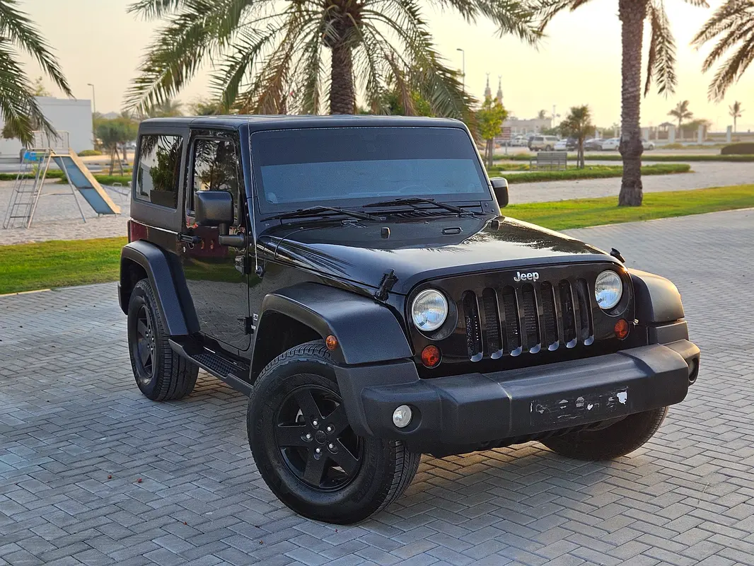 Jeep Wrangler 2012 — photo 1 of 18