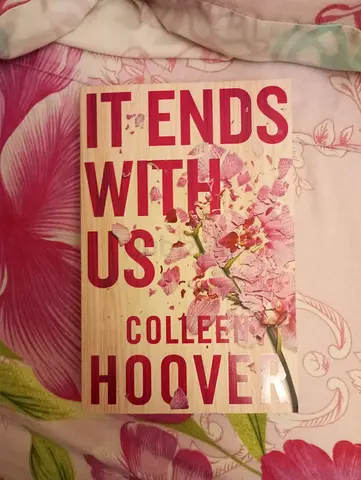 It Ends With Us by Colleen Hoover - Paperback