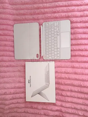 Apple iPad Magic Keyboard Folio (White) with Box - Good Condition