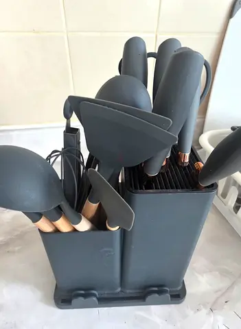 Kitchen utilities  for cooking - serious buyers only