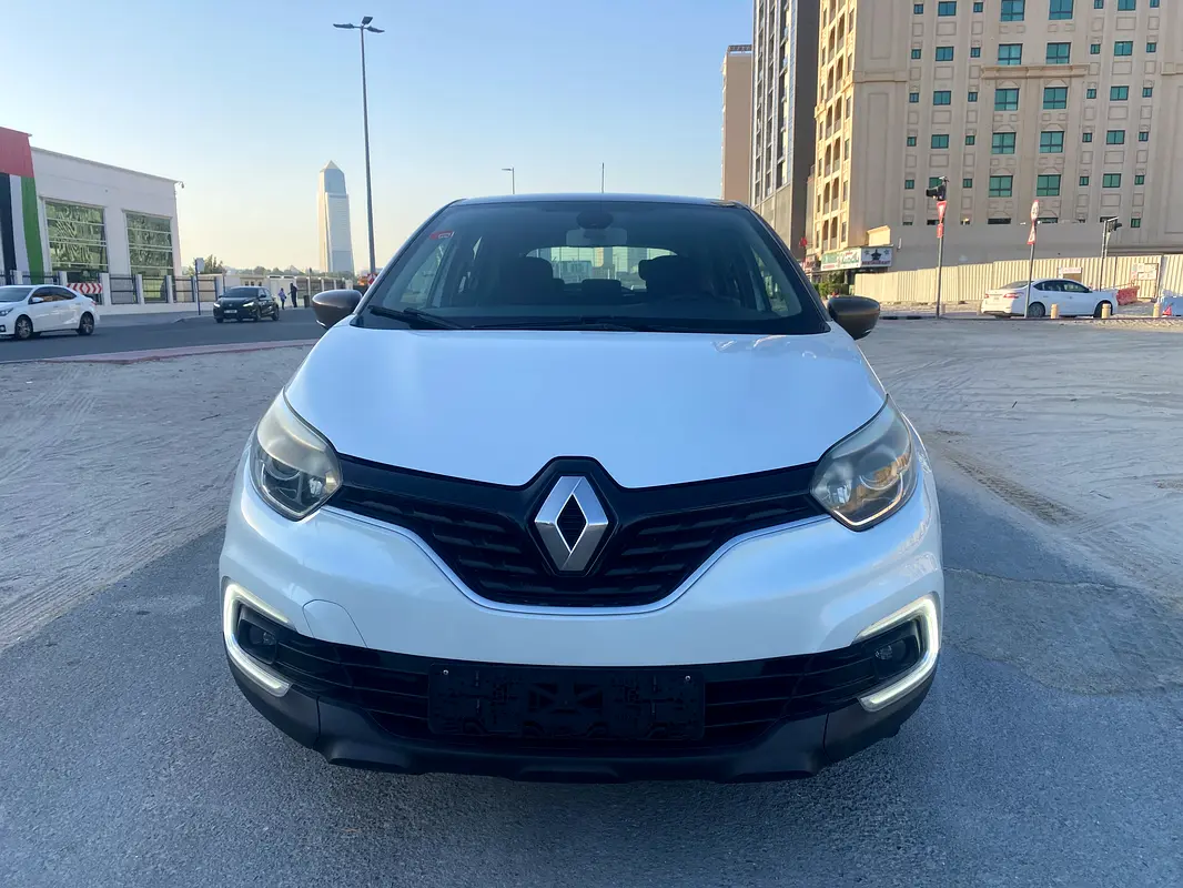 Renault Captur 2019 — photo 1 of 17