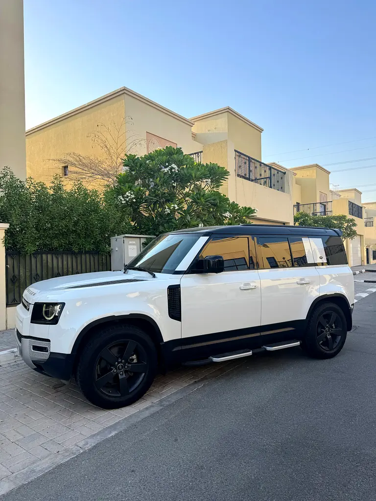 Land Rover Defender 2024 — photo 1 of 9