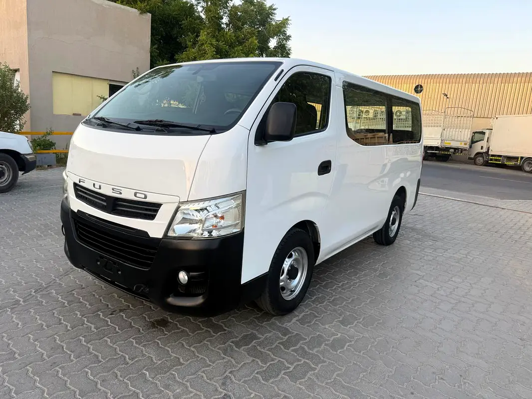 Nissan Urvan 2016 — photo 1 of 11