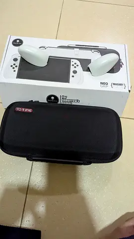 Nintendo Switch detachable Joy-Con grips + travel case (white) - Good condition