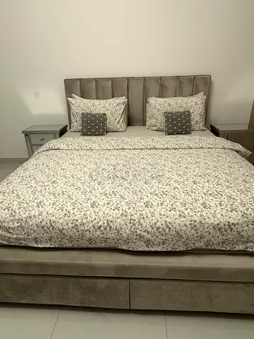 United Furniture King Bed with Mattress