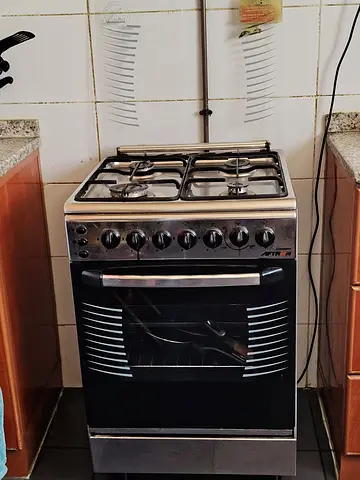 Used freestanding gas cooker with oven - good working condition