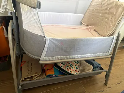 Lightweight Portable Bassinet / Baby Cradle in Good Condition