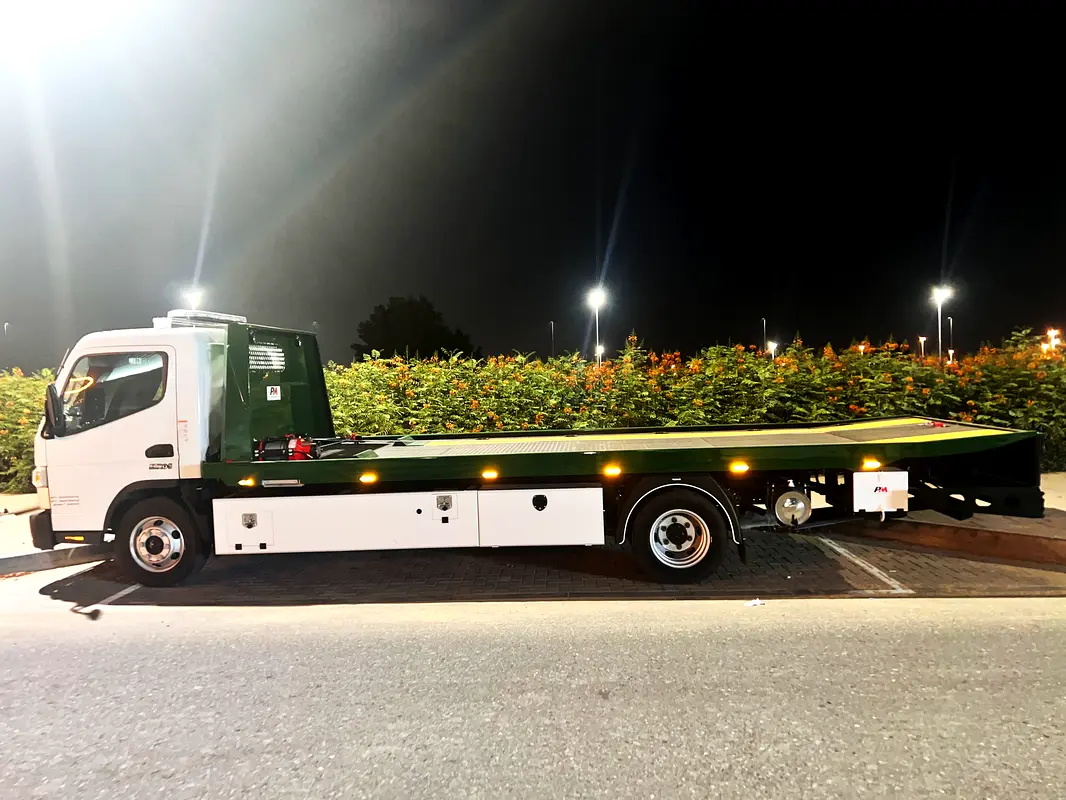 Mitsubishi Canter 2023 — photo 1 of 5