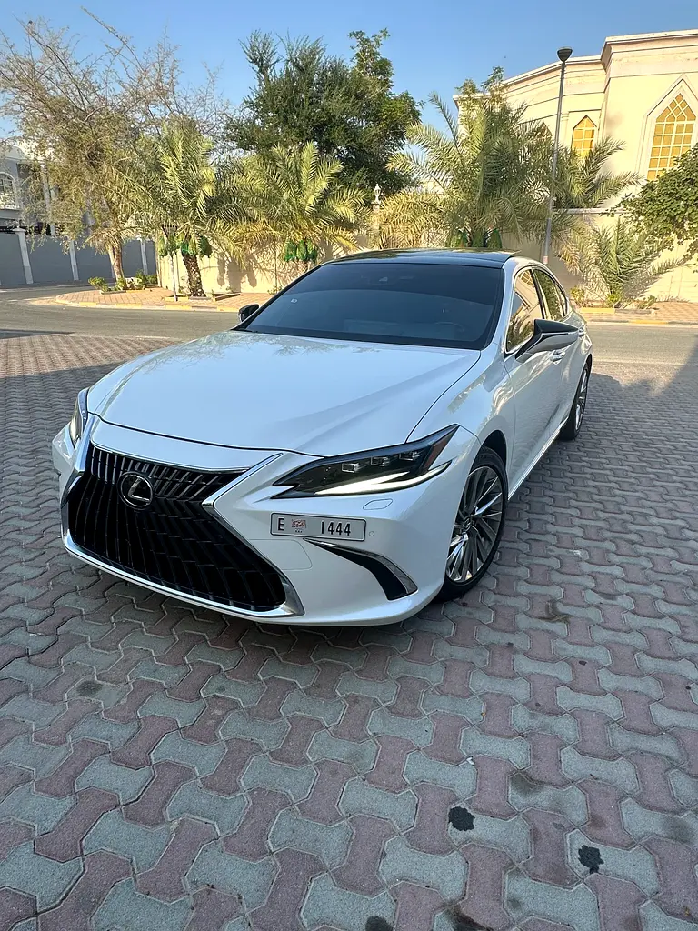 Lexus ES-Series 2023 — photo 1 of 14