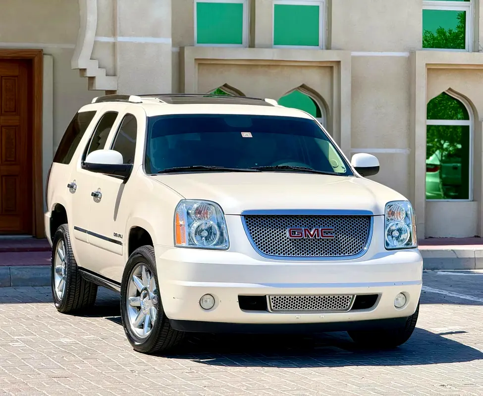 GMC Yukon 2013 — photo 1 of 20