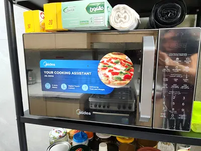 Midea Countertop Microwave ال 20 - Good Working Condition