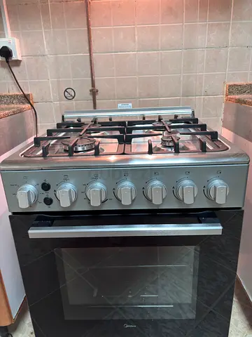 Gas Stove with Oven - 4 Burners, Stainless Finish (Excellent Condition)